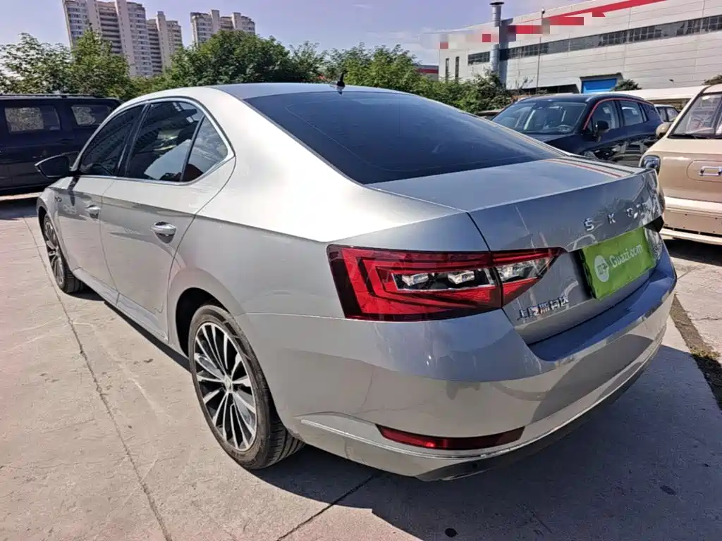 Skoda Superb — фото 5