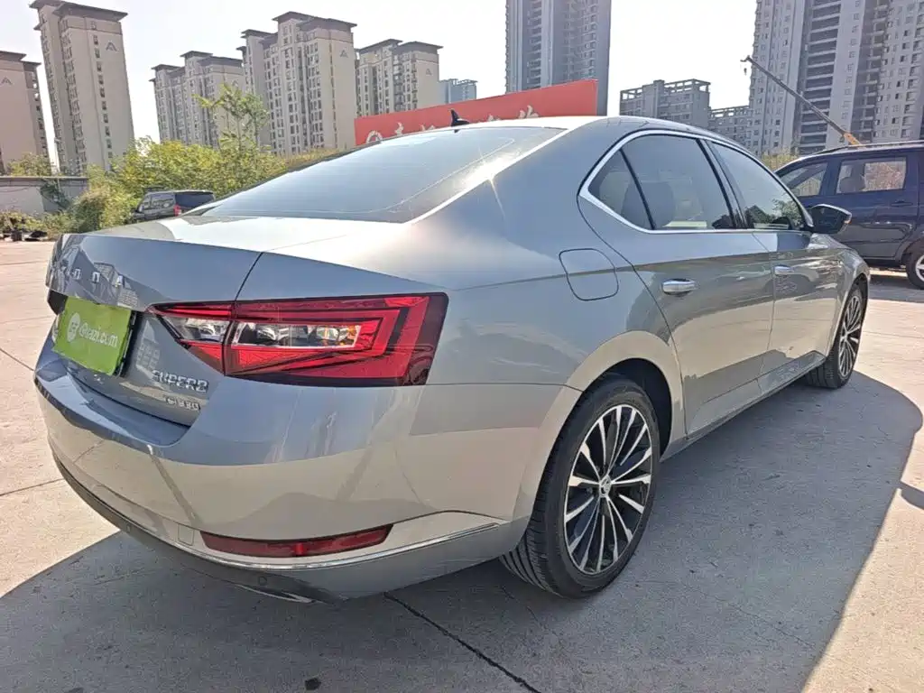 Skoda Superb — фото 7