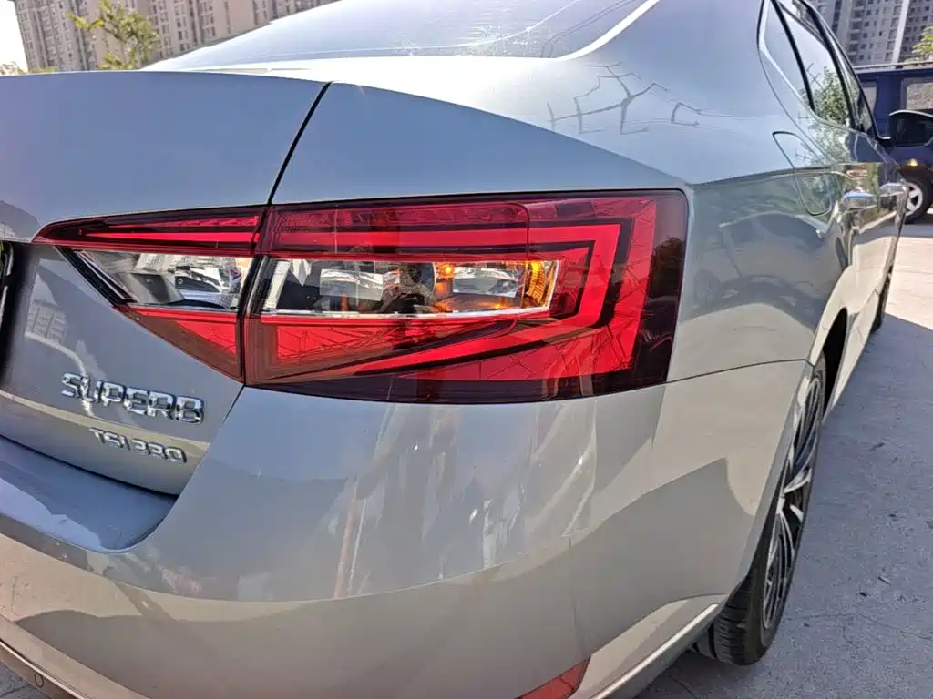 Skoda Superb — фото 8