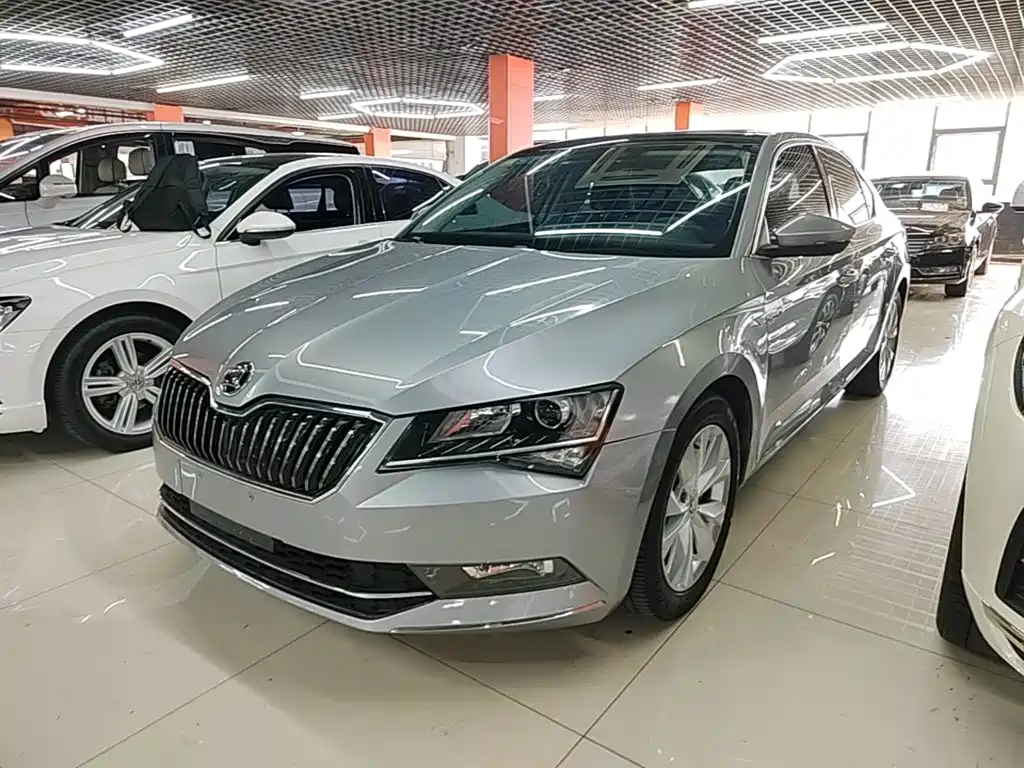 Skoda Superb — фото 2
