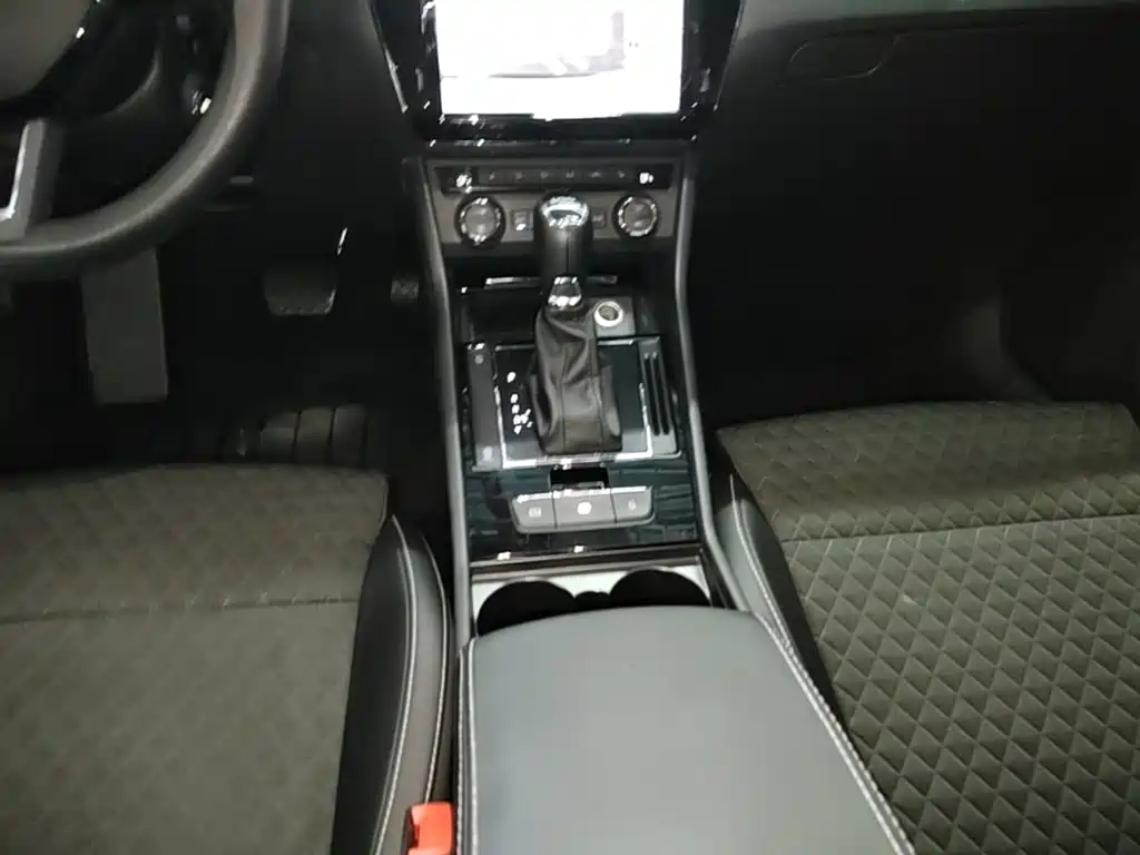 Skoda Superb — фото 14