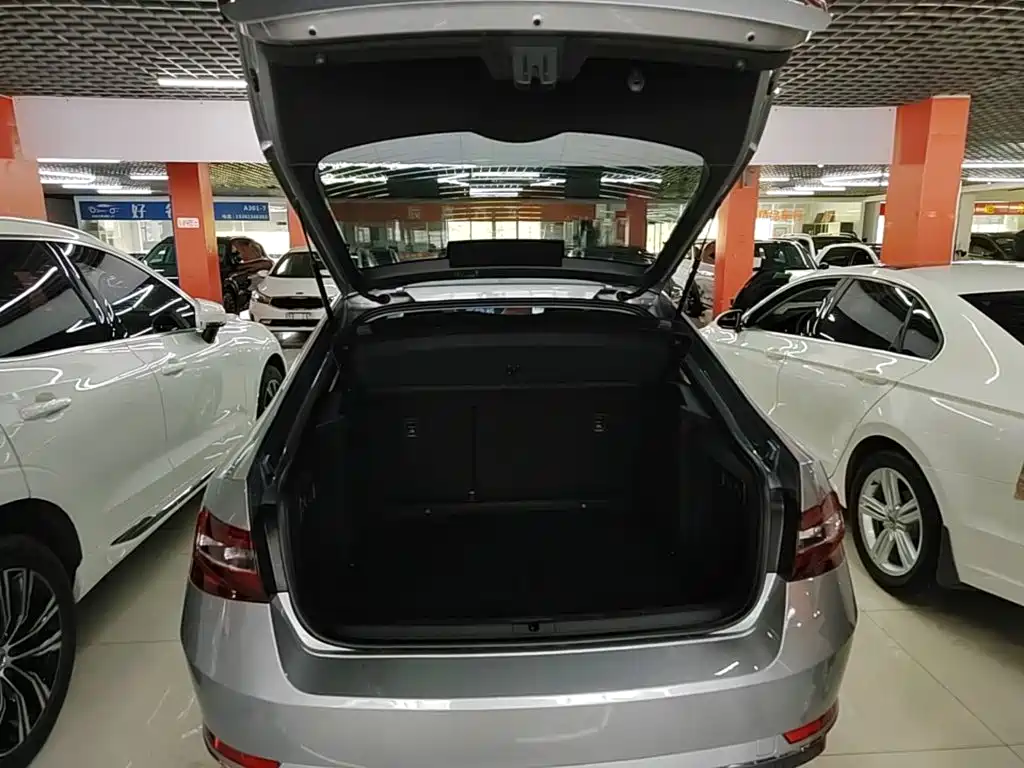 Skoda Superb — фото 19