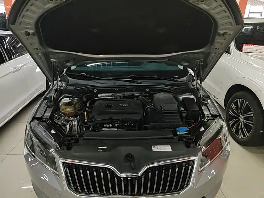 Skoda Superb — фото 20