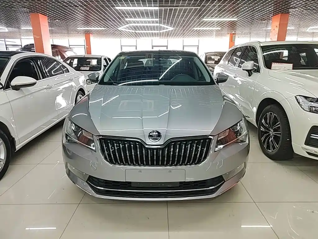 Skoda Superb — фото 3