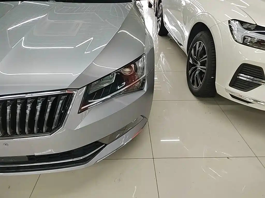 Skoda Superb — фото 24