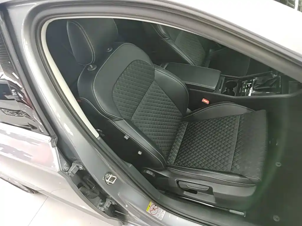 Skoda Superb — фото 25
