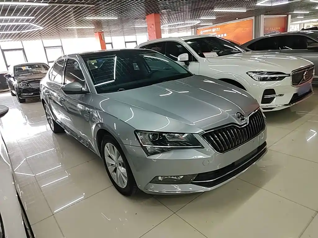 Skoda Superb — фото 4