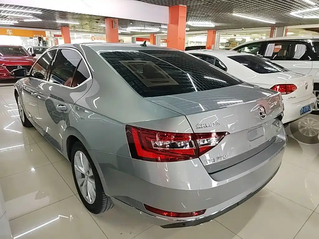 Skoda Superb — фото 5