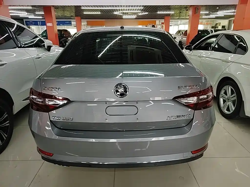 Skoda Superb — фото 6