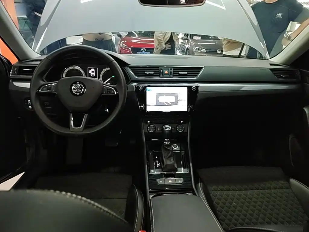 Skoda Superb — фото 10