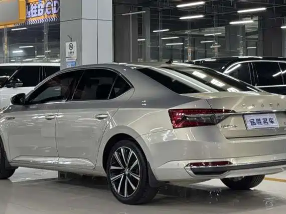 Skoda Superb — фото 3