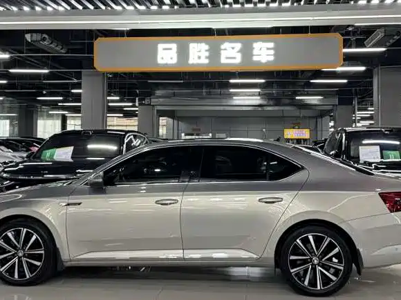 Skoda Superb — фото 4