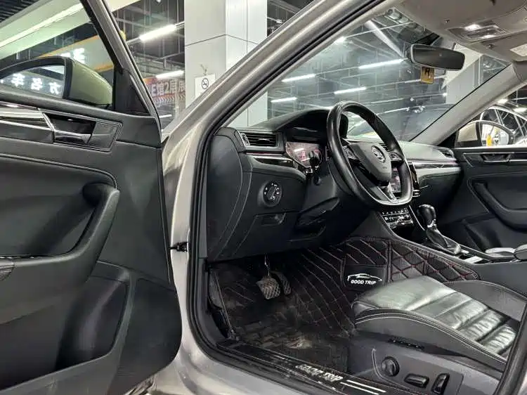 Skoda Superb — фото 7