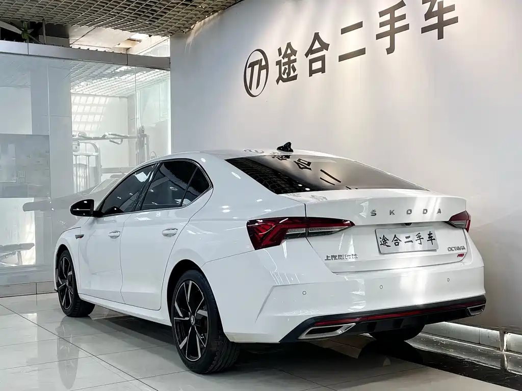 Skoda Octavia — фото 6