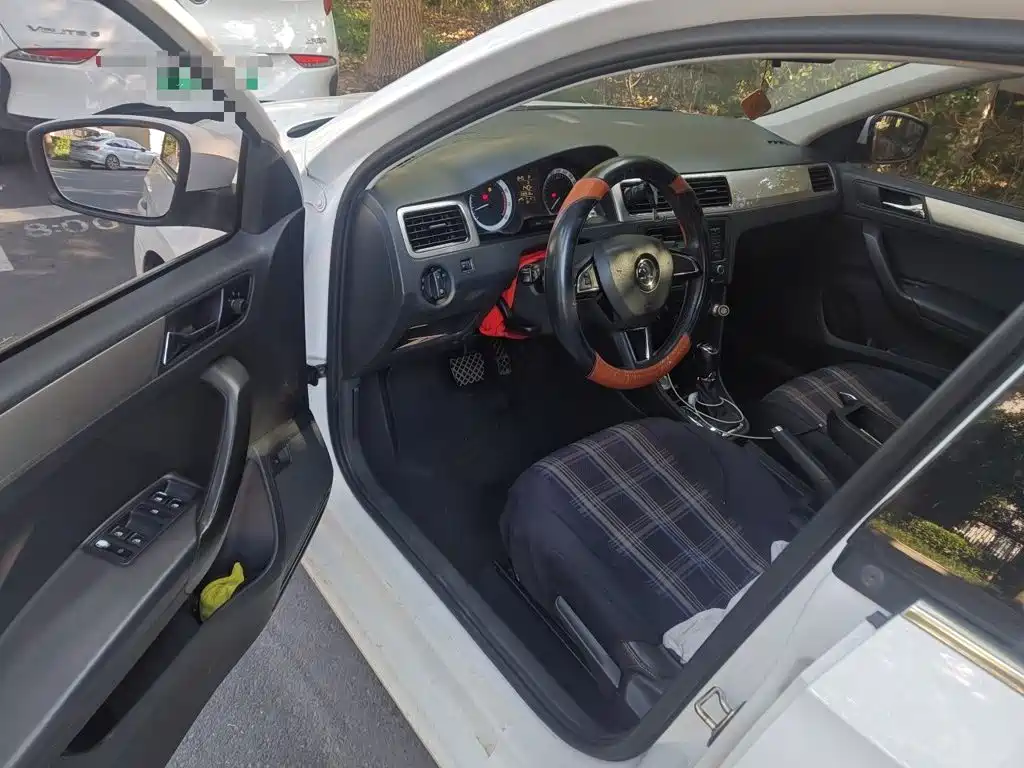 Skoda Rapid — фото 17