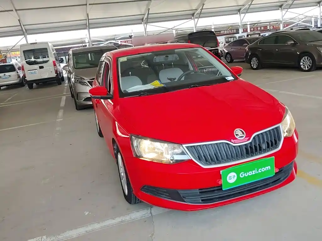 Skoda Fabia — фото 4