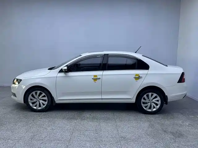 Skoda Rapid — фото 9