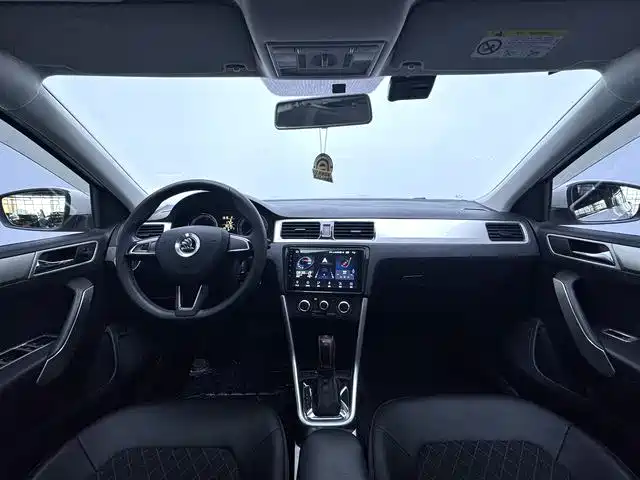 Skoda Rapid — фото 10
