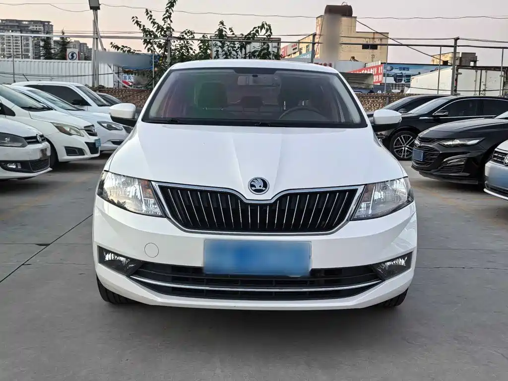 Skoda Rapid — фото 3