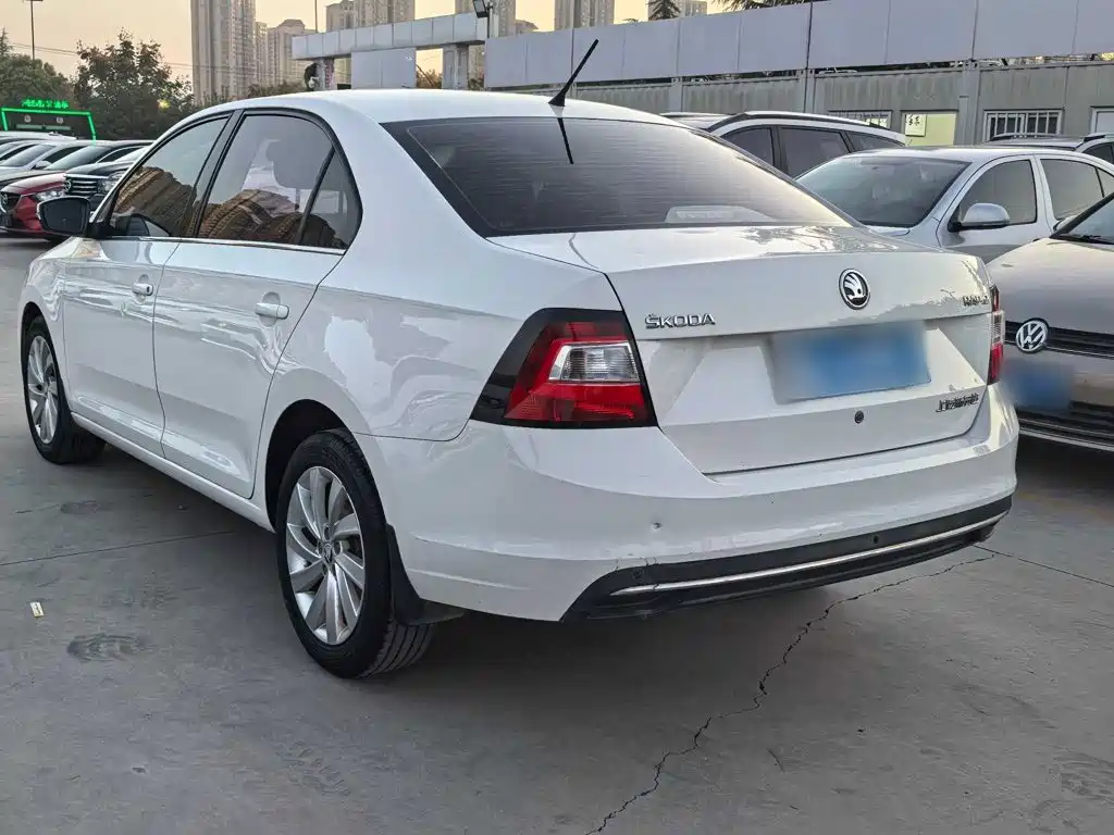 Skoda Rapid — фото 5