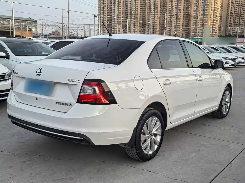 Skoda Rapid — фото 7