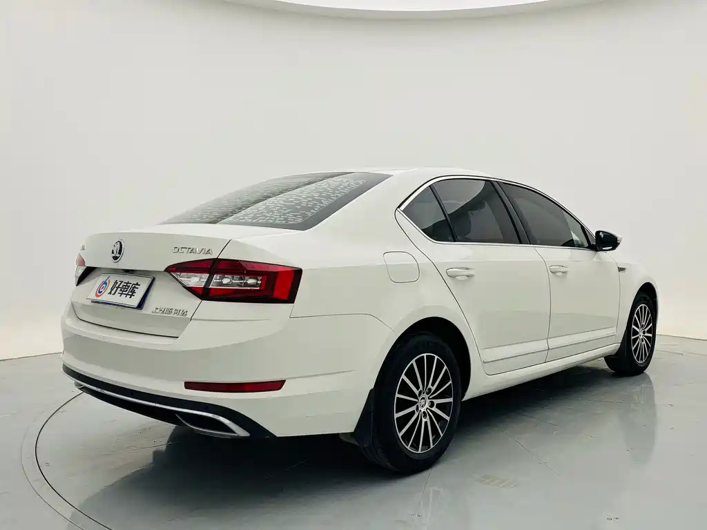 Skoda Octavia — фото 3