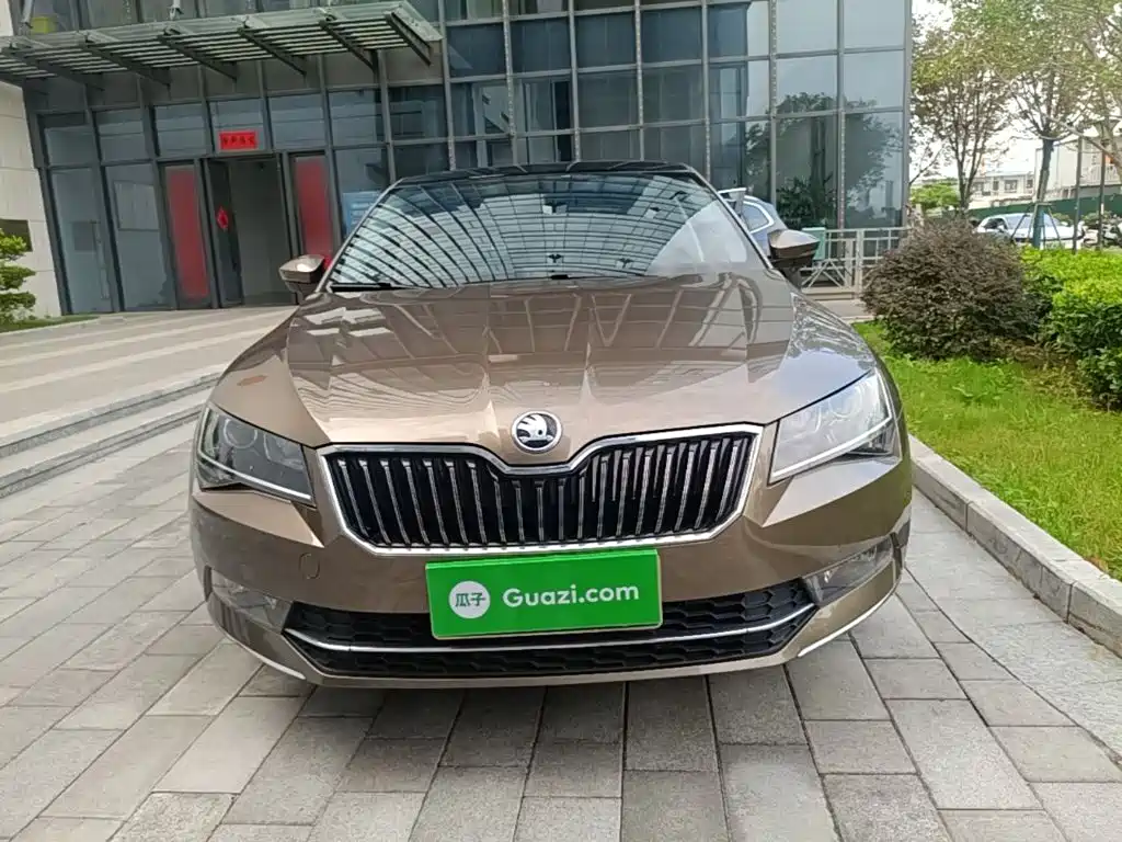 Skoda Superb — фото 3
