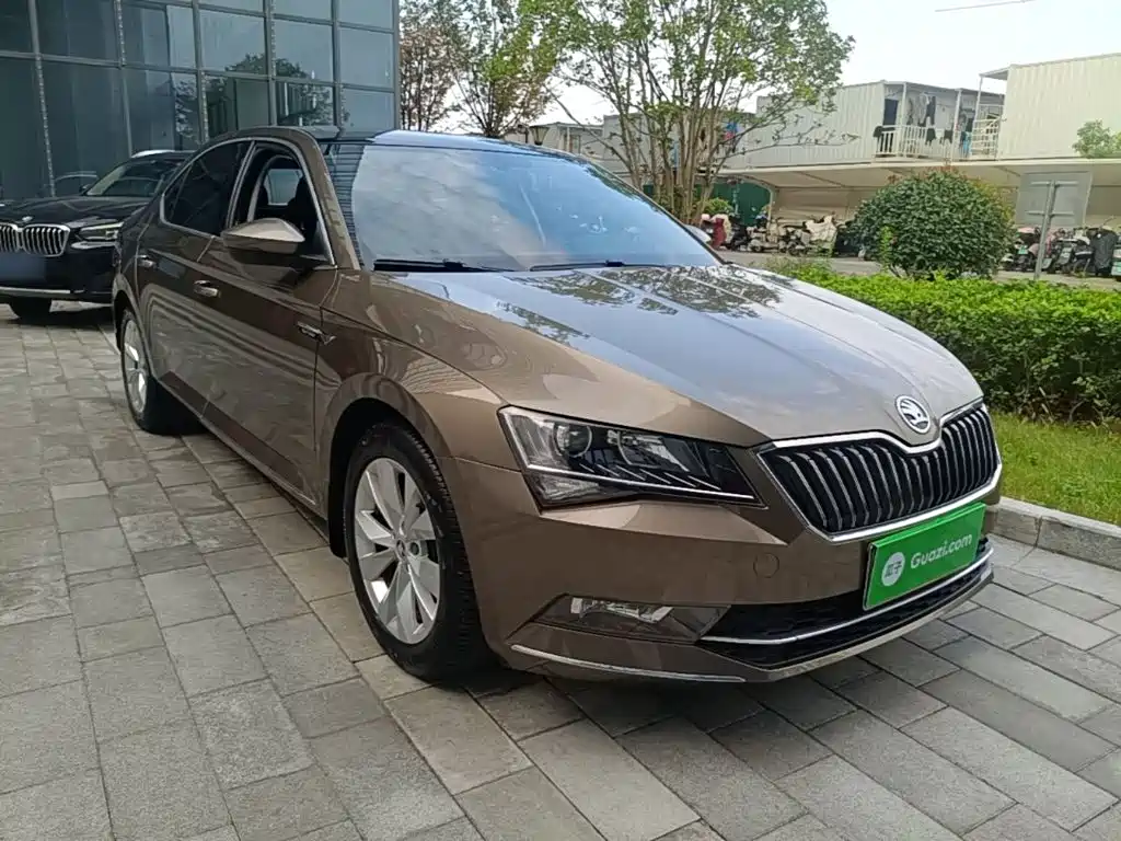 Skoda Superb — фото 4