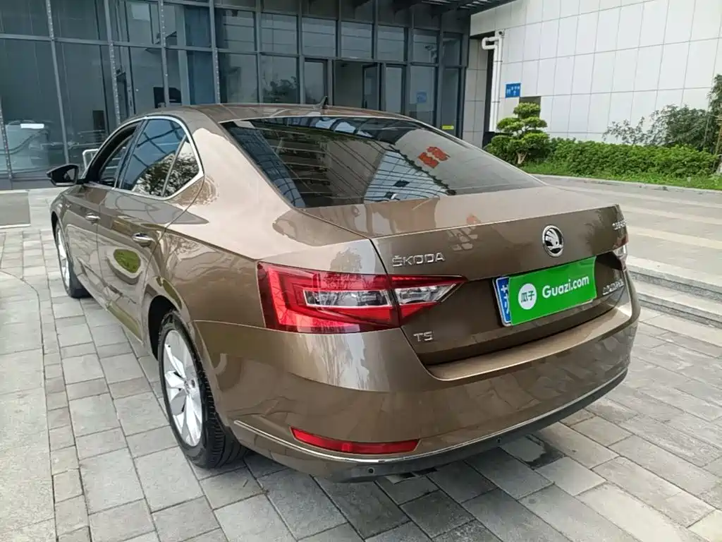 Skoda Superb — фото 5