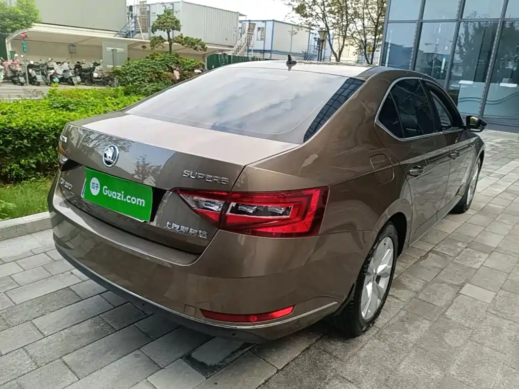 Skoda Superb — фото 7
