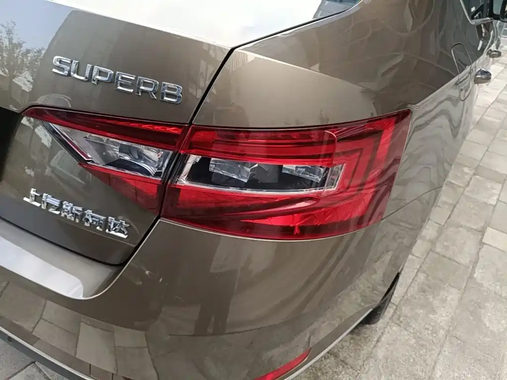 Skoda Superb — фото 8