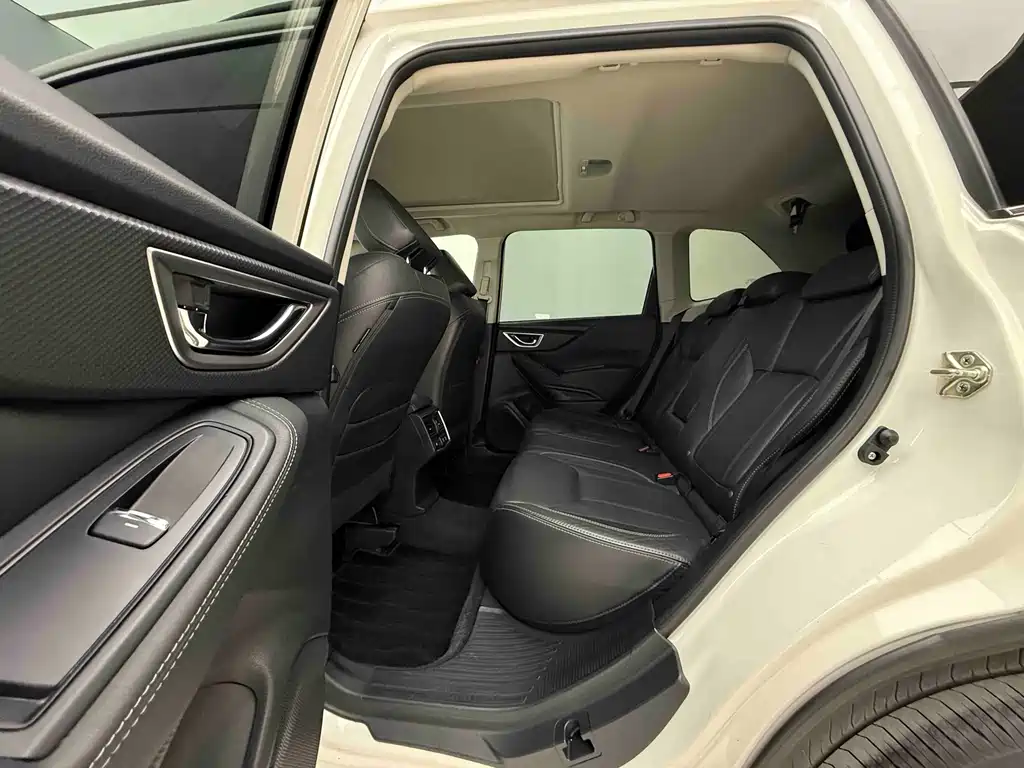 Subaru Forester — фото 11