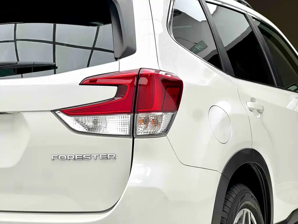 Subaru Forester — фото 7