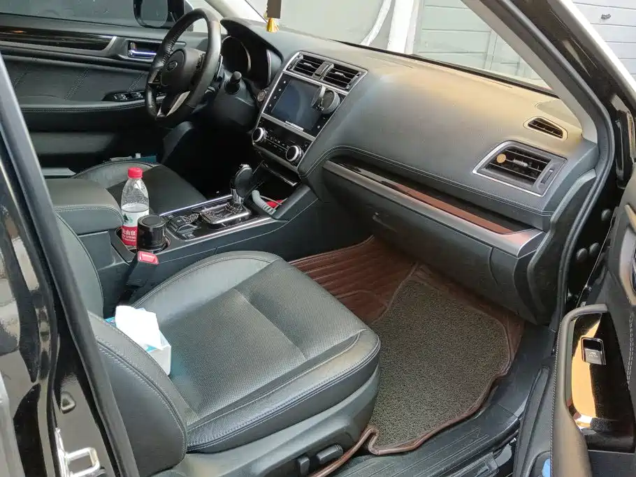 Subaru Legacy — фото 8