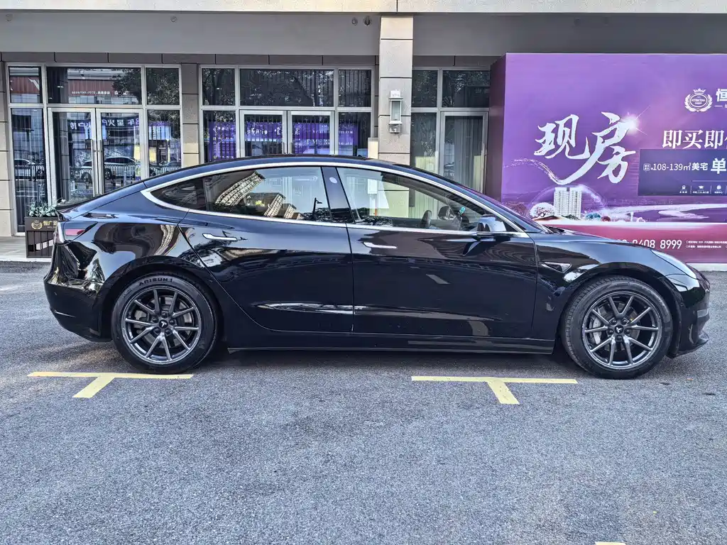 Tesla Model 3 — фото 4