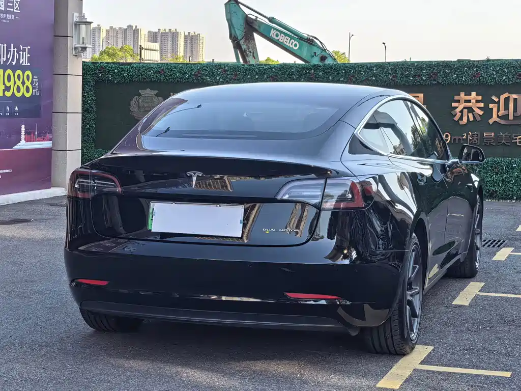 Tesla Model 3 — фото 5