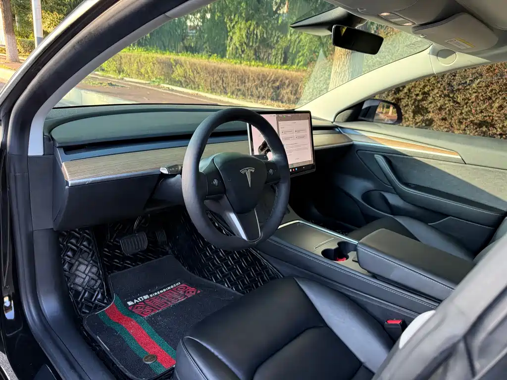 Tesla Model 3 — фото 9