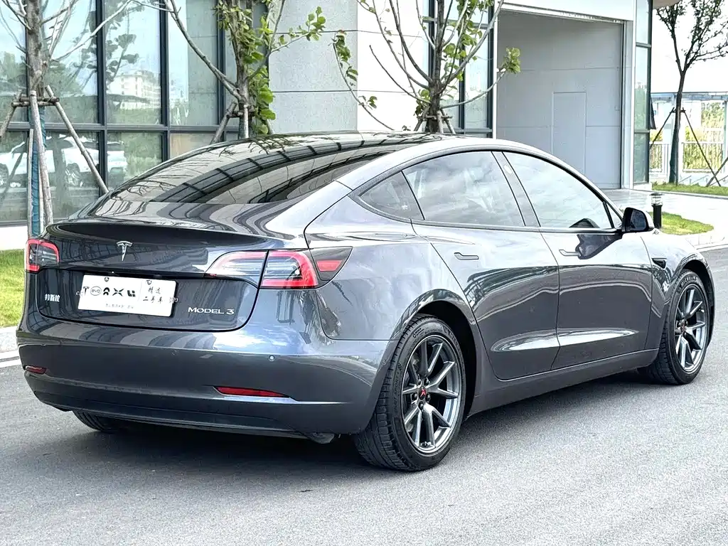 Tesla Model 3 — фото 4