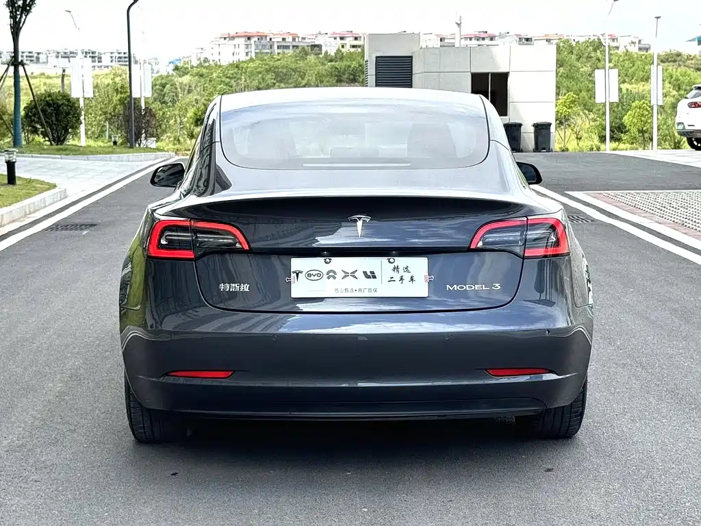Tesla Model 3 — фото 5