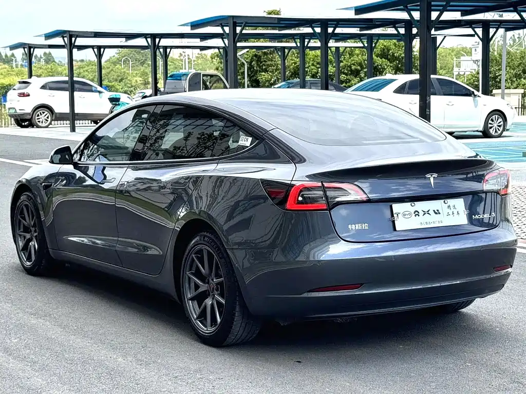 Tesla Model 3 — фото 6