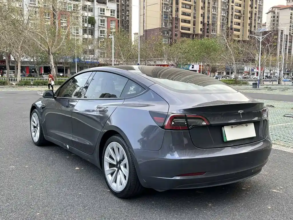 Tesla Model 3 — фото 8