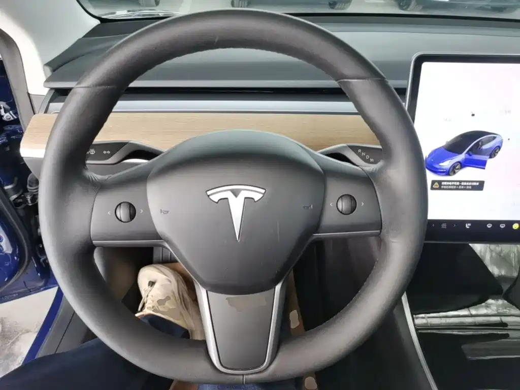 Tesla Model 3 — фото 11