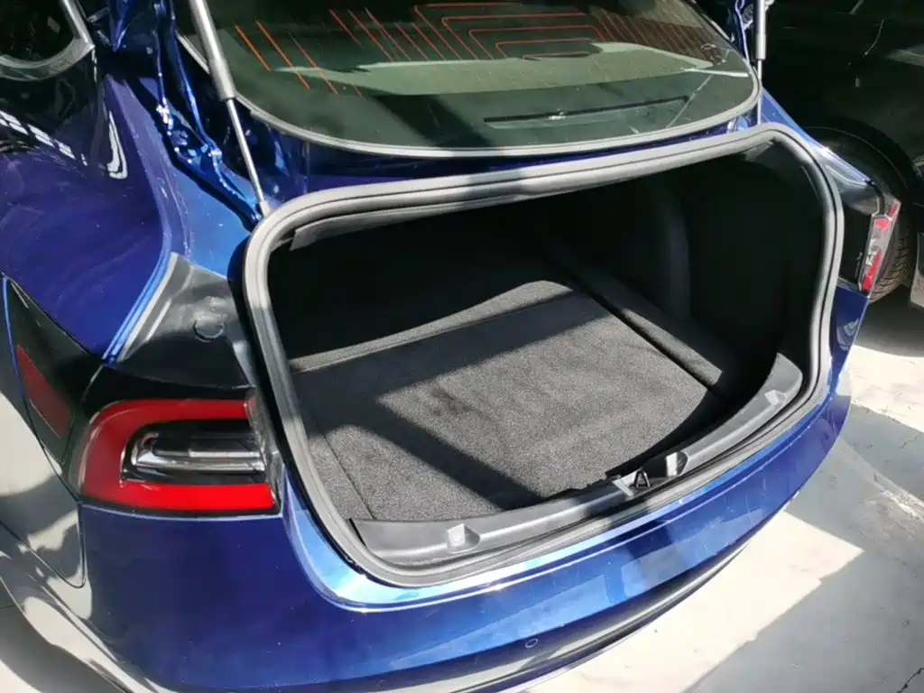 Tesla Model 3 — фото 19