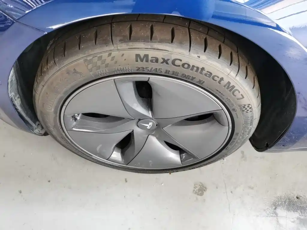 Tesla Model 3 — фото 23