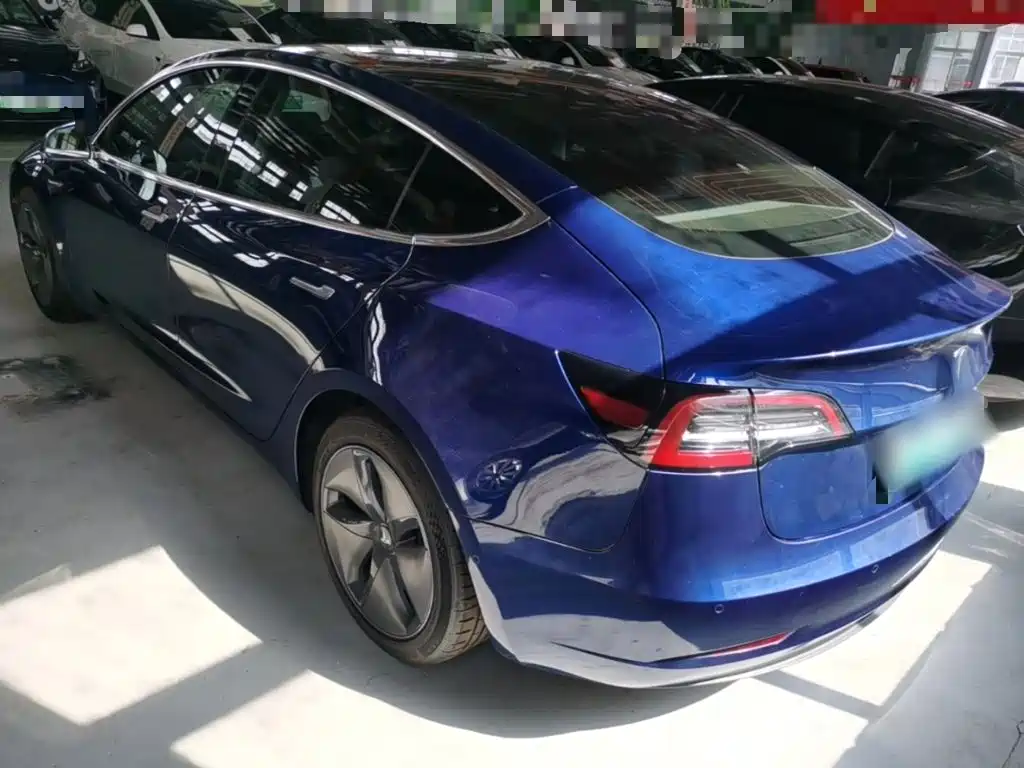 Tesla Model 3 — фото 5