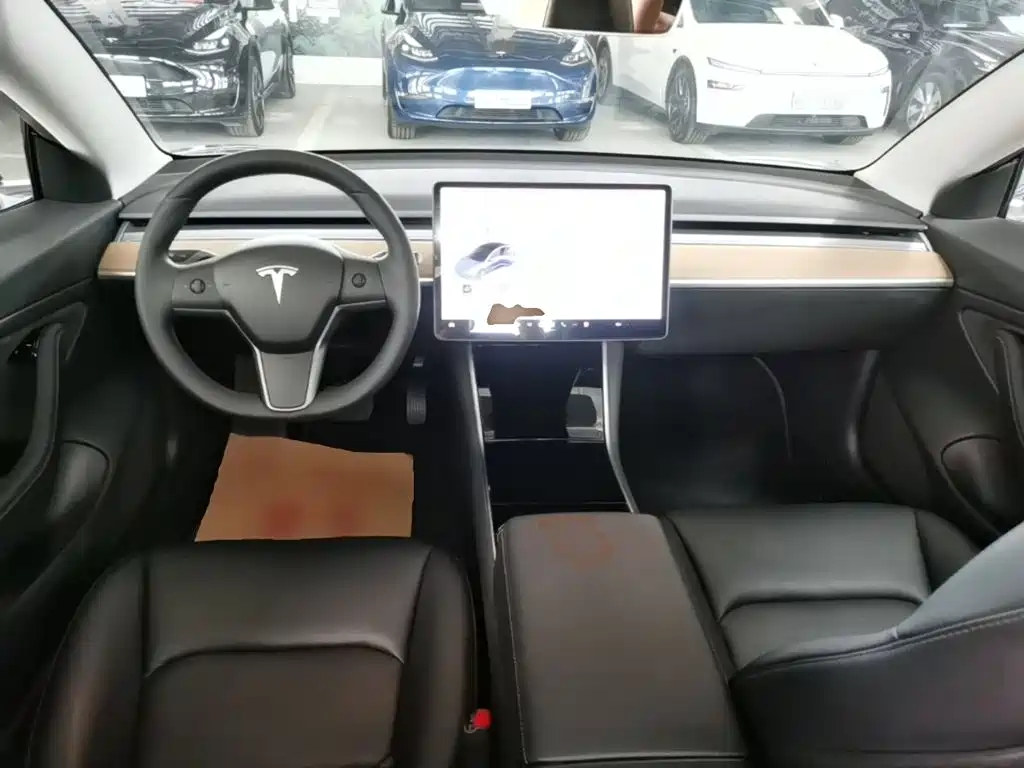 Tesla Model 3 — фото 10