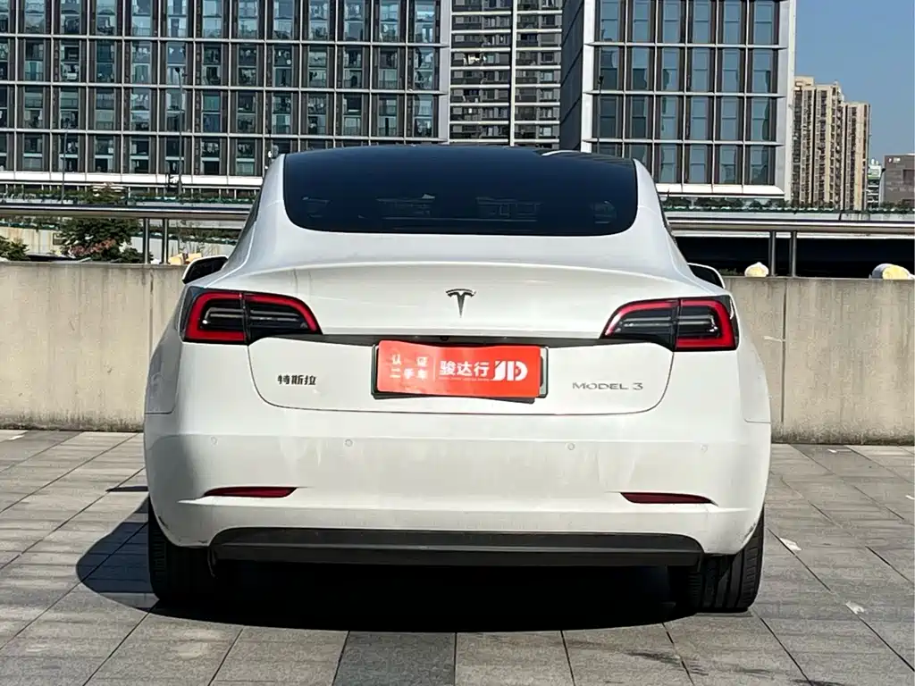 Tesla Model 3 — фото 5