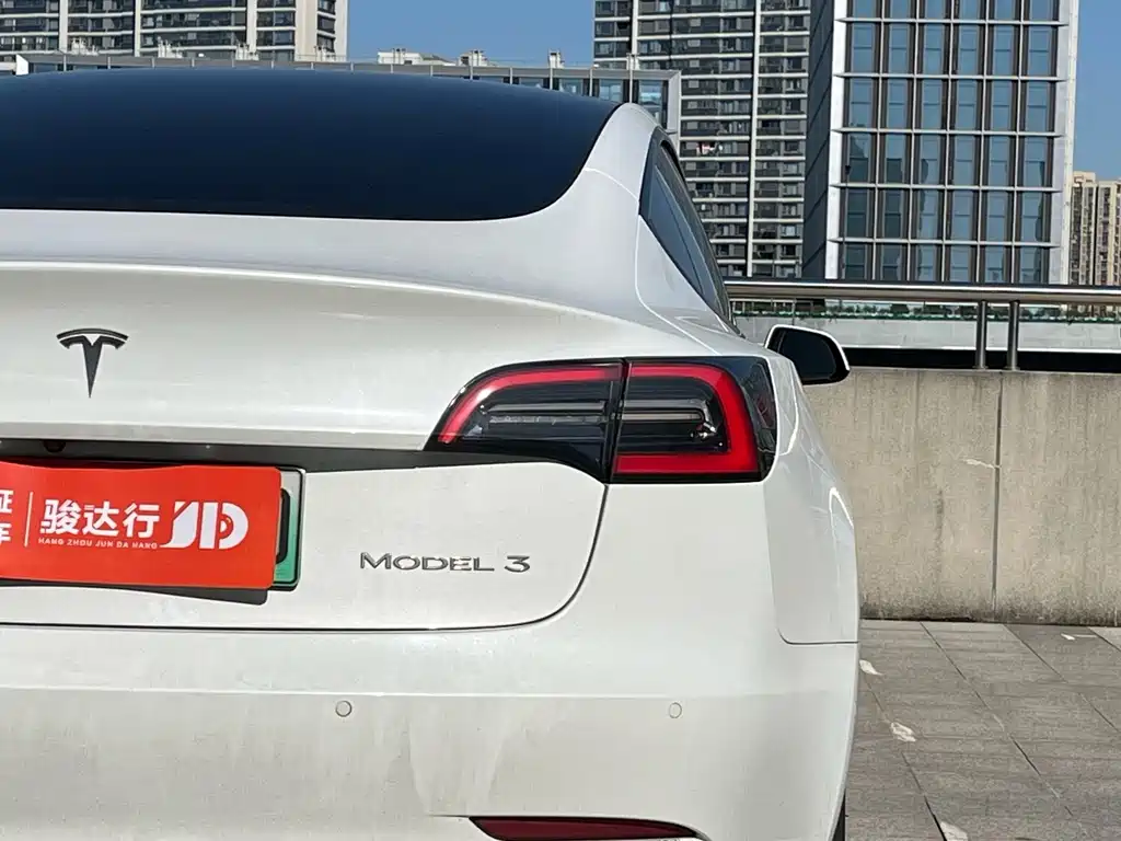 Tesla Model 3 — фото 6