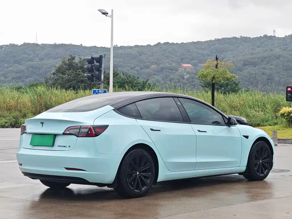 Tesla Model 3 — фото 3
