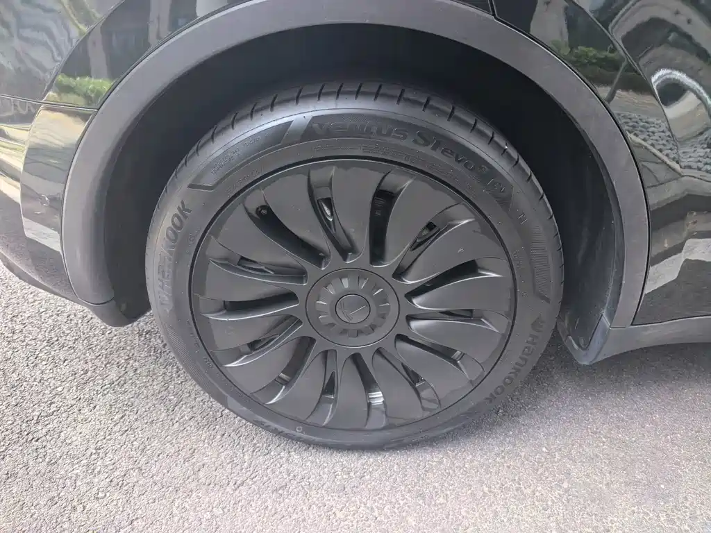 Tesla Model Y — фото 14